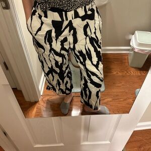 Pleione Black and Ivory Abstract Wide-Leg Pants